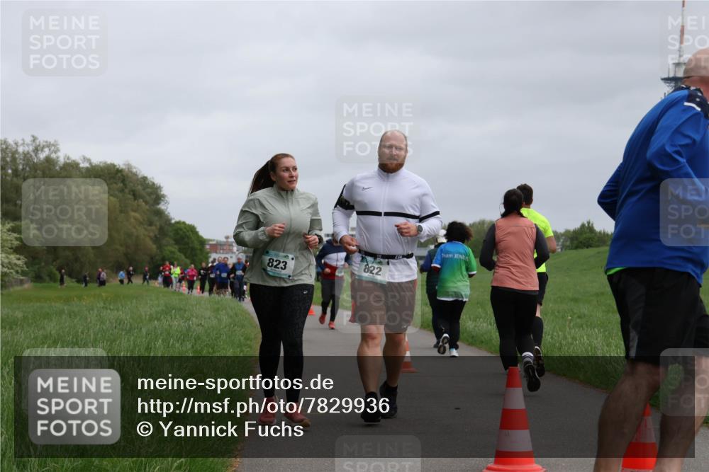 04.05.2025 - 8. Wedeler Halbmarathon Yannick Fuchs http://msf.ph/oto/7829936 04.05.2025 11:18:29 Laufen 823, 822 meine-sportfotos.de