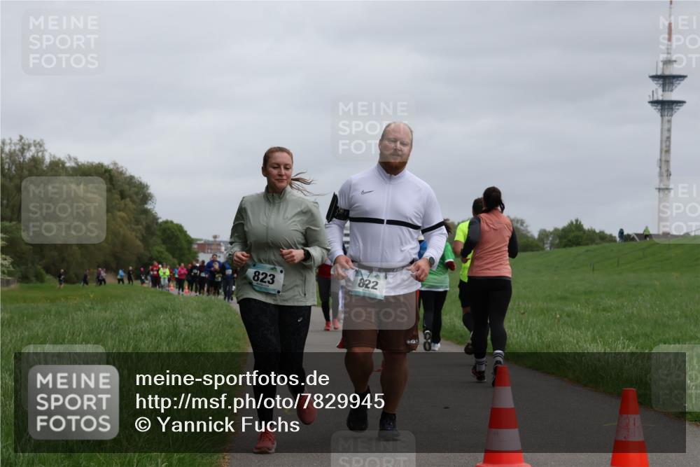 04.05.2025 - 8. Wedeler Halbmarathon Yannick Fuchs http://msf.ph/oto/7829945 04.05.2025 11:18:30 Laufen 823, 822 meine-sportfotos.de