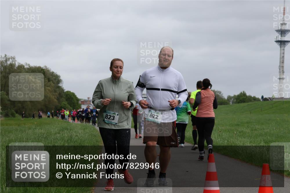 04.05.2025 - 8. Wedeler Halbmarathon Yannick Fuchs http://msf.ph/oto/7829946 04.05.2025 11:18:30 Laufen 823, 822 meine-sportfotos.de
