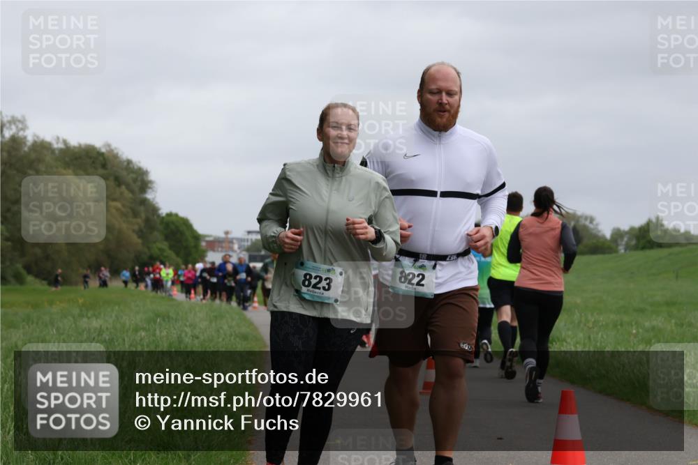 04.05.2025 - 8. Wedeler Halbmarathon Yannick Fuchs http://msf.ph/oto/7829961 04.05.2025 11:18:30 Laufen 823, 822 meine-sportfotos.de