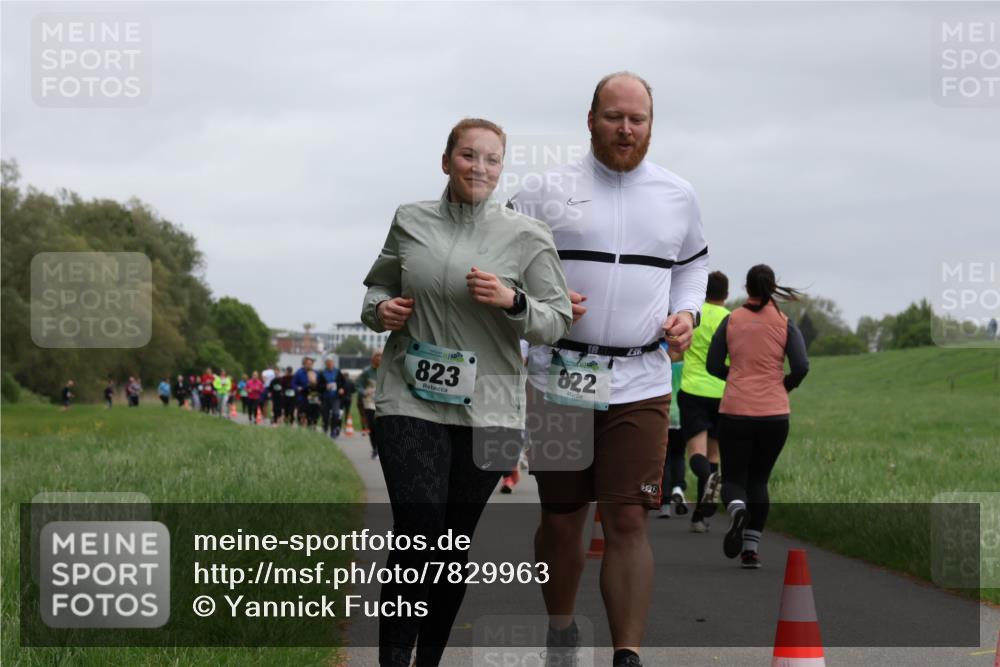 04.05.2025 - 8. Wedeler Halbmarathon Yannick Fuchs http://msf.ph/oto/7829963 04.05.2025 11:18:30 Laufen 823, 822 meine-sportfotos.de