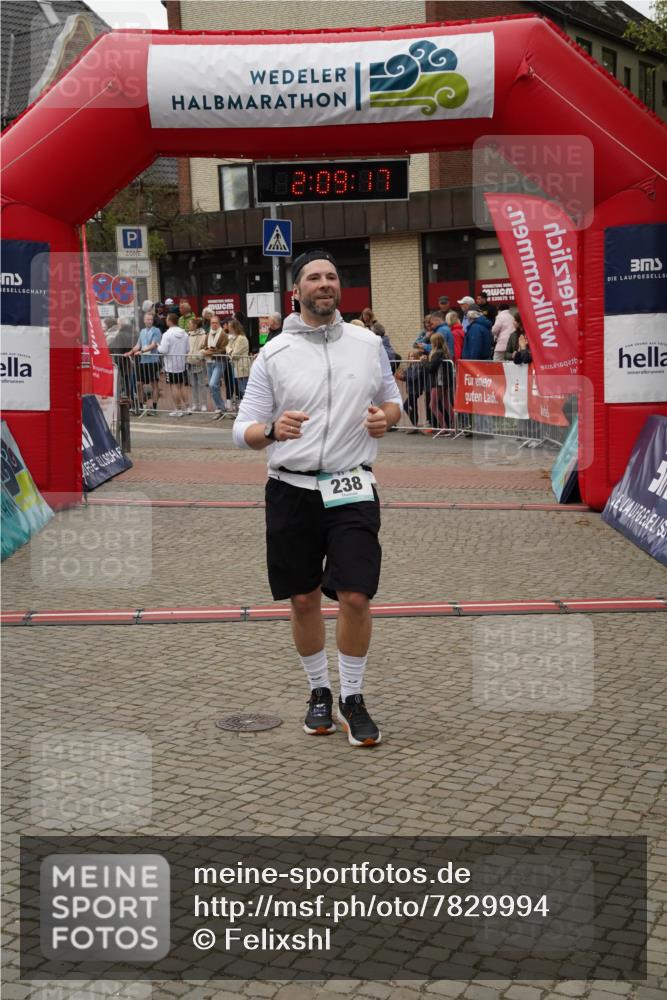 04.05.2025 - 8. Wedeler Halbmarathon Felixshl http://msf.ph/oto/7829994 04.05.2025 12:09:15 Ziel 118, 121, 160, 238 meine-sportfotos.de