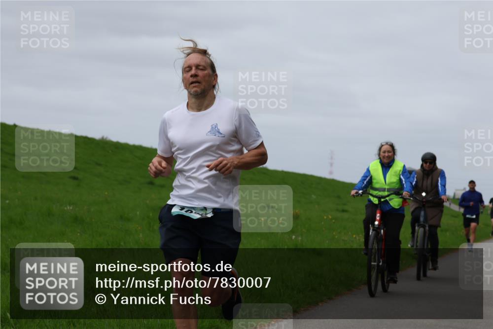 04.05.2025 - 8. Wedeler Halbmarathon Yannick Fuchs http://msf.ph/oto/7830007 04.05.2025 11:37:27 Laufen 10 meine-sportfotos.de