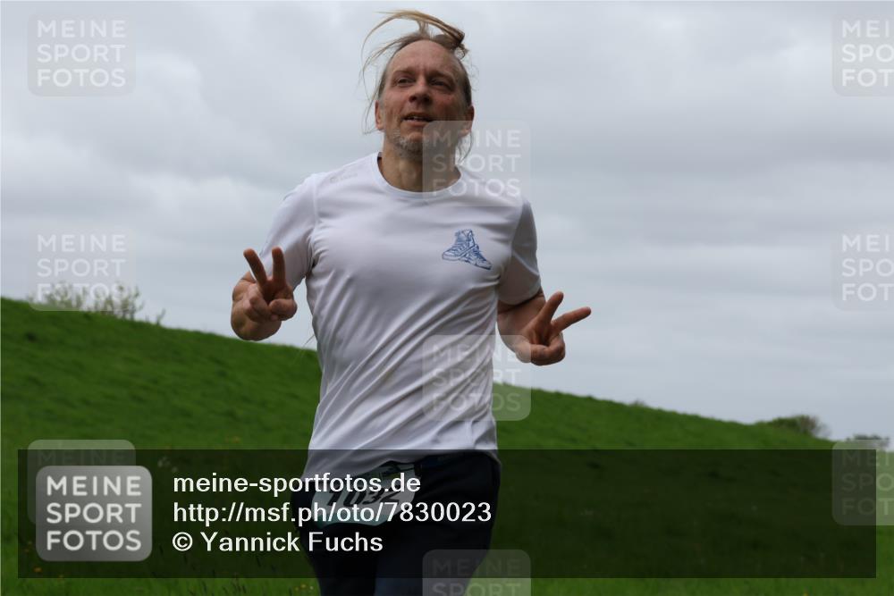 04.05.2025 - 8. Wedeler Halbmarathon Yannick Fuchs http://msf.ph/oto/7830023 04.05.2025 11:37:28 Laufen 1032 meine-sportfotos.de