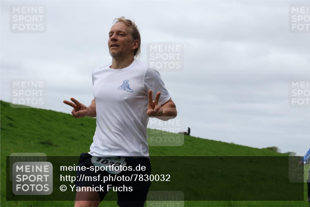 04.05.2025 - 8. Wedeler Halbmarathon Yannick Fuchs http://msf.ph/oto/7830032 04.05.2025 11:37:28 Laufen 1032 meine-sportfotos.de