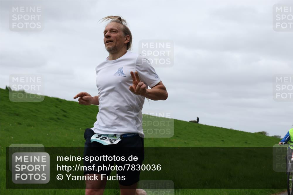 04.05.2025 - 8. Wedeler Halbmarathon Yannick Fuchs http://msf.ph/oto/7830036 04.05.2025 11:37:29 Laufen 1022 meine-sportfotos.de