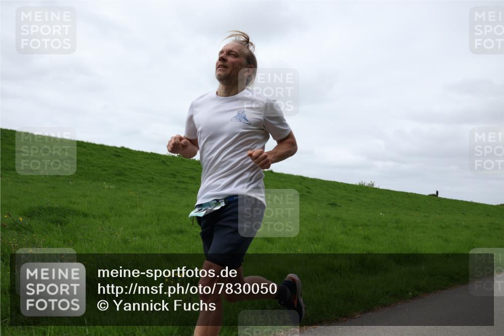 04.05.2025 - 8. Wedeler Halbmarathon Yannick Fuchs http://msf.ph/oto/7830050 04.05.2025 11:37:29 Laufen  meine-sportfotos.de