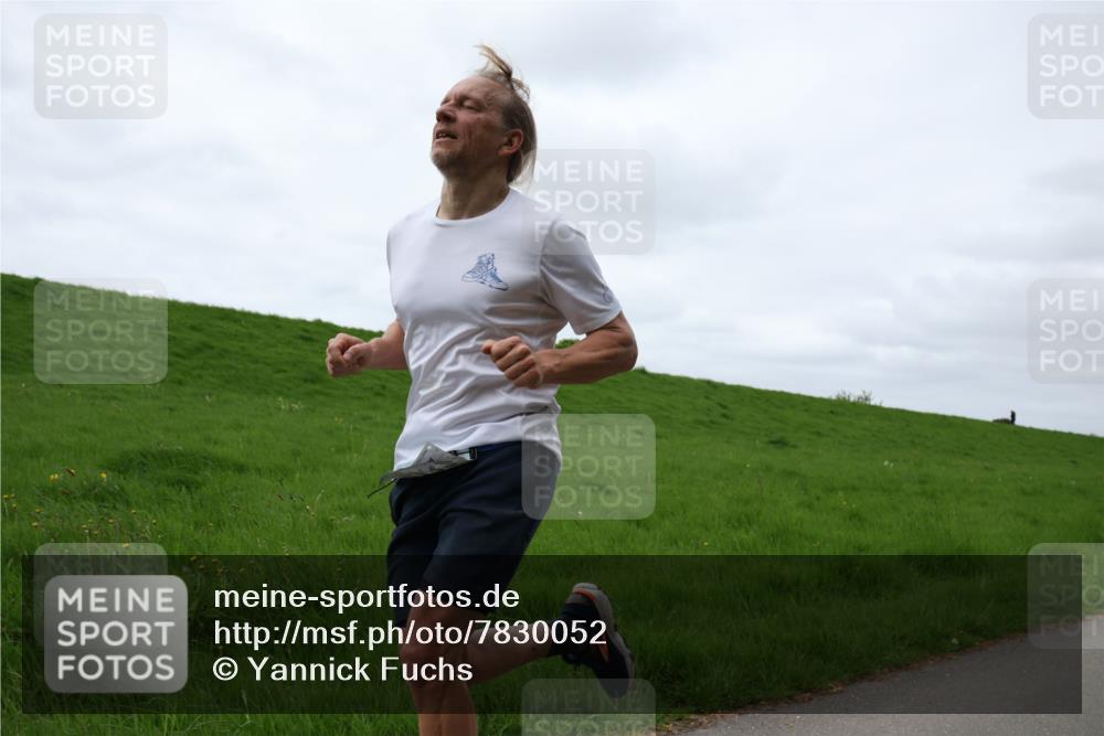 04.05.2025 - 8. Wedeler Halbmarathon Yannick Fuchs http://msf.ph/oto/7830052 04.05.2025 11:37:29 Laufen  meine-sportfotos.de