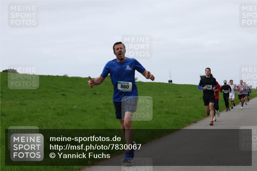 04.05.2025 - 8. Wedeler Halbmarathon Yannick Fuchs http://msf.ph/oto/7830067 04.05.2025 11:18:42 Laufen 860, 798, 1006 meine-sportfotos.de