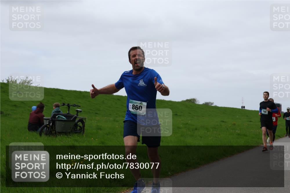 04.05.2025 - 8. Wedeler Halbmarathon Yannick Fuchs http://msf.ph/oto/7830077 04.05.2025 11:18:44 Laufen 860, 798 meine-sportfotos.de