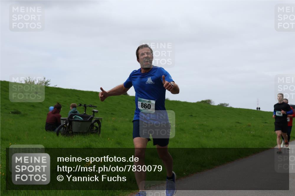 04.05.2025 - 8. Wedeler Halbmarathon Yannick Fuchs http://msf.ph/oto/7830079 04.05.2025 11:18:44 Laufen 860, 798 meine-sportfotos.de