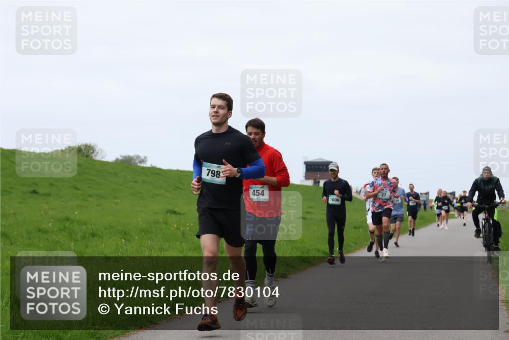 04.05.2025 - 8. Wedeler Halbmarathon Yannick Fuchs http://msf.ph/oto/7830104 04.05.2025 11:18:45 Laufen 798, 454, 1006, 27 meine-sportfotos.de