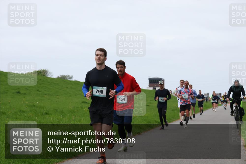 04.05.2025 - 8. Wedeler Halbmarathon Yannick Fuchs http://msf.ph/oto/7830108 04.05.2025 11:18:45 Laufen 798, 454, 1006, 27 meine-sportfotos.de
