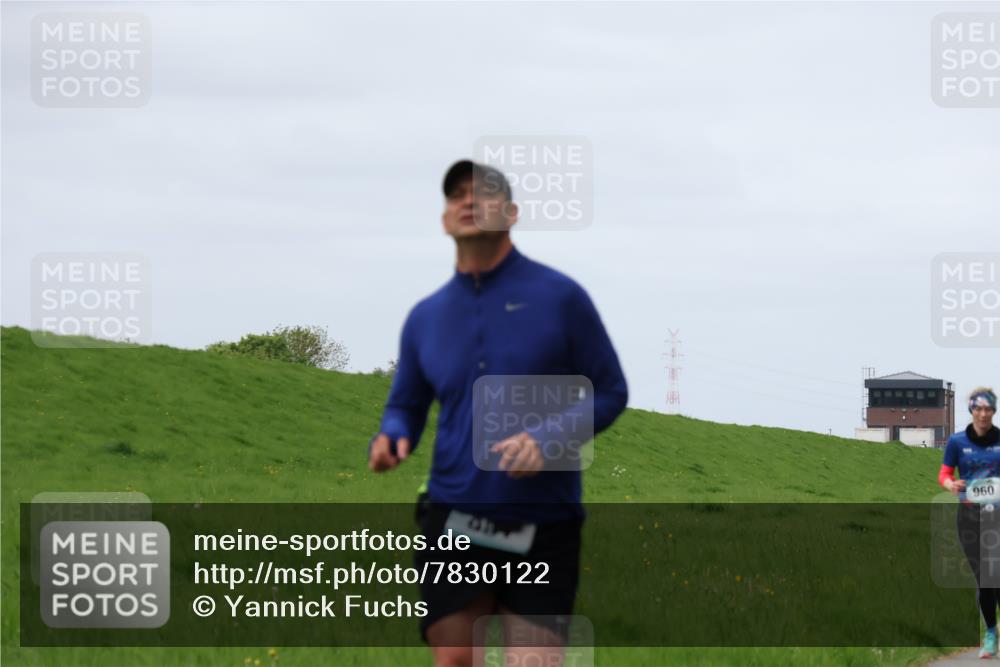 04.05.2025 - 8. Wedeler Halbmarathon Yannick Fuchs http://msf.ph/oto/7830122 04.05.2025 11:37:37 Laufen  meine-sportfotos.de