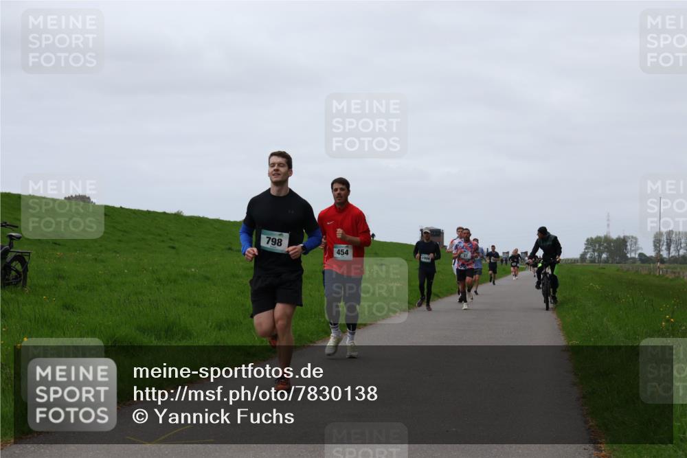 04.05.2025 - 8. Wedeler Halbmarathon Yannick Fuchs http://msf.ph/oto/7830138 04.05.2025 11:18:46 Laufen 798, 454, 1006, 1006 meine-sportfotos.de