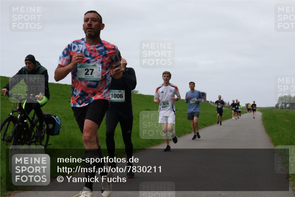 04.05.2025 - 8. Wedeler Halbmarathon Yannick Fuchs http://msf.ph/oto/7830211 04.05.2025 11:18:51 Laufen 27, 37, 1006, 15, 575 meine-sportfotos.de