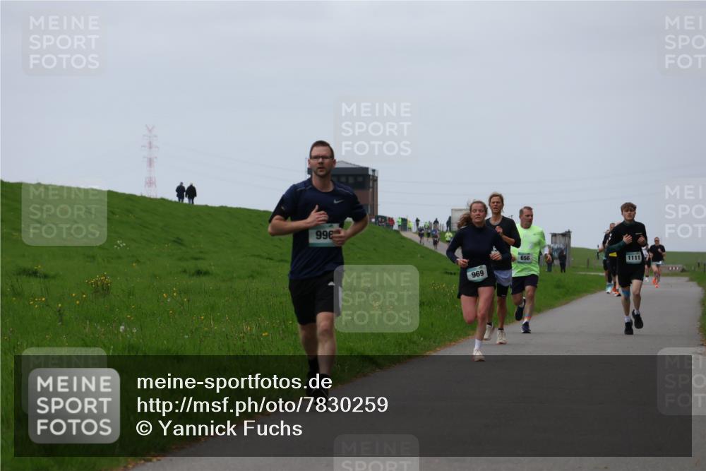 04.05.2025 - 8. Wedeler Halbmarathon Yannick Fuchs http://msf.ph/oto/7830259 04.05.2025 11:18:55 Laufen 996, 969, 656, 1111 meine-sportfotos.de