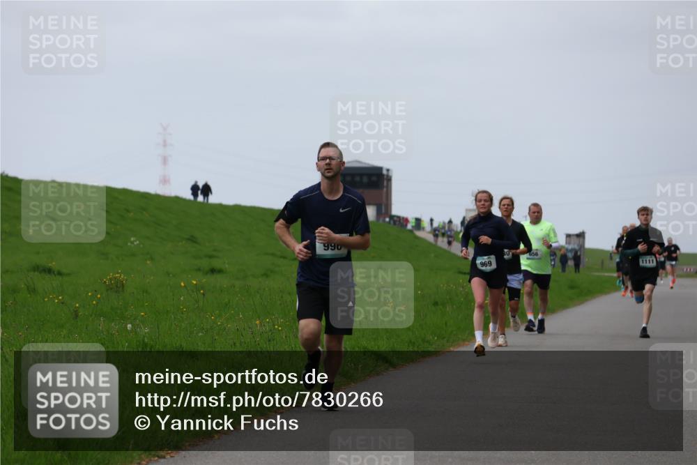 04.05.2025 - 8. Wedeler Halbmarathon Yannick Fuchs http://msf.ph/oto/7830266 04.05.2025 11:18:55 Laufen 990, 80, 656, 969, 1111 meine-sportfotos.de