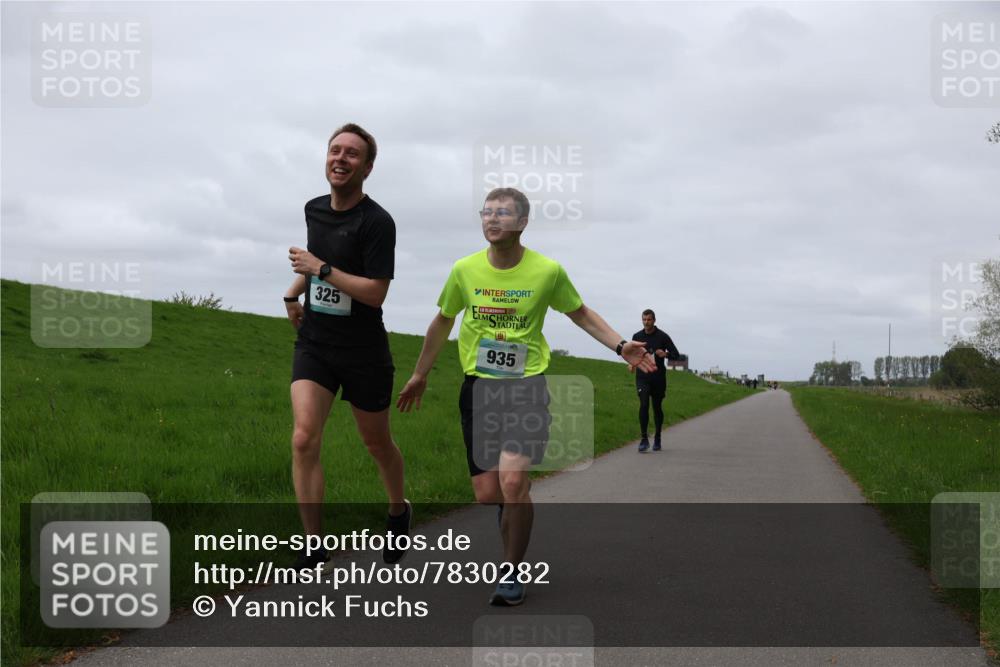 04.05.2025 - 8. Wedeler Halbmarathon Yannick Fuchs http://msf.ph/oto/7830282 04.05.2025 11:37:45 Laufen 325, 935 meine-sportfotos.de