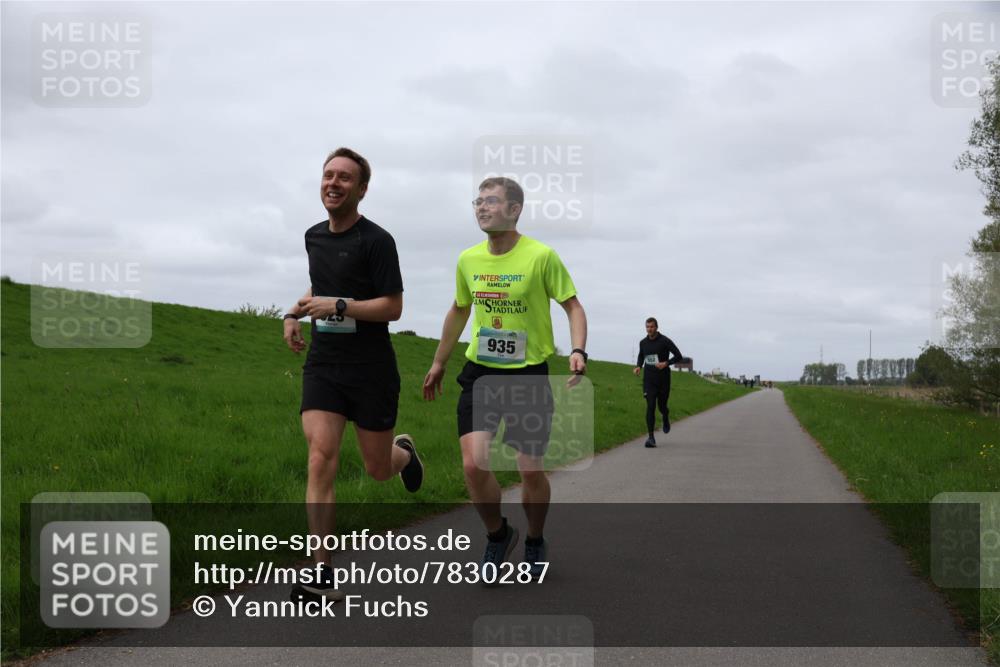 04.05.2025 - 8. Wedeler Halbmarathon Yannick Fuchs http://msf.ph/oto/7830287 04.05.2025 11:37:45 Laufen 935 meine-sportfotos.de