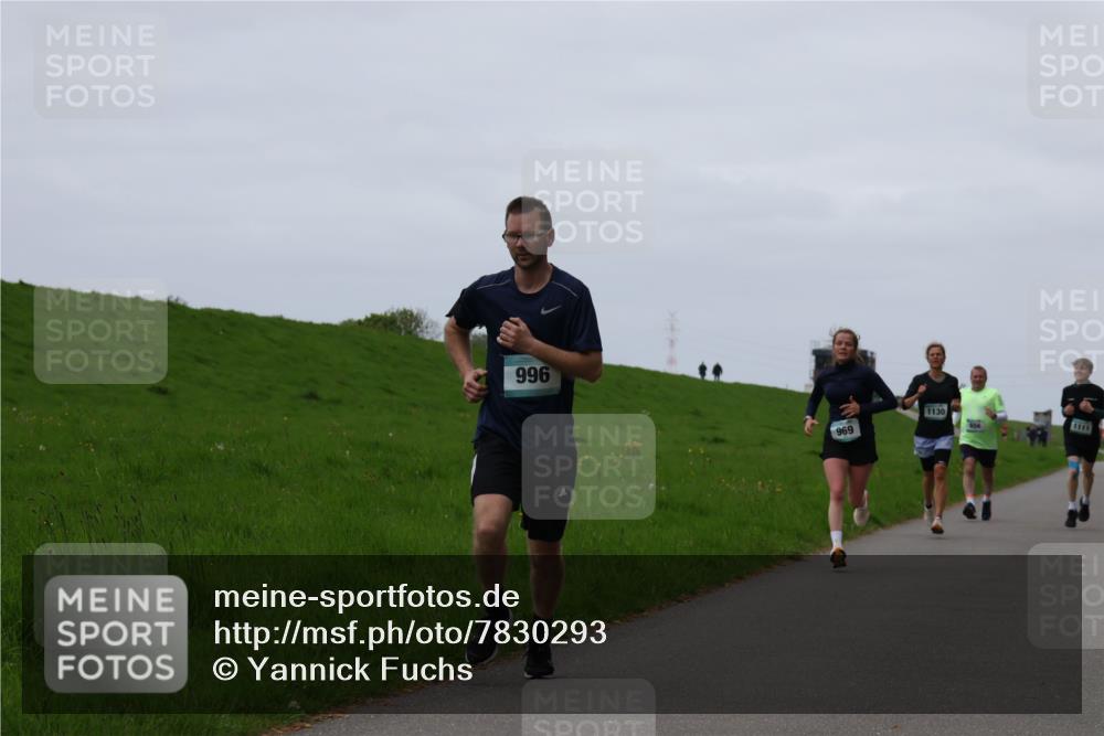 04.05.2025 - 8. Wedeler Halbmarathon Yannick Fuchs http://msf.ph/oto/7830293 04.05.2025 11:18:59 Laufen 996, 969, 1130, 1111 meine-sportfotos.de