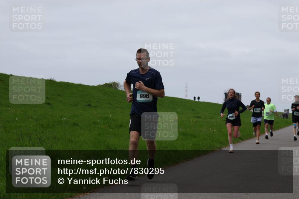 04.05.2025 - 8. Wedeler Halbmarathon Yannick Fuchs http://msf.ph/oto/7830295 04.05.2025 11:18:59 Laufen 996, 969, 1130, 656, 1111 meine-sportfotos.de