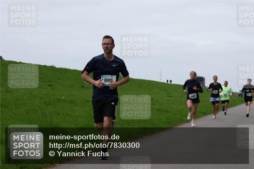04.05.2025 - 8. Wedeler Halbmarathon Yannick Fuchs http://msf.ph/oto/7830300 04.05.2025 11:18:59 Laufen 99, 969, 1130, 1111 meine-sportfotos.de