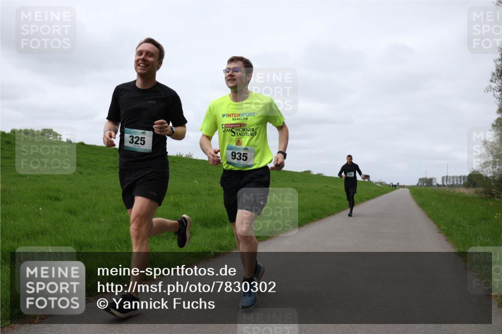 04.05.2025 - 8. Wedeler Halbmarathon Yannick Fuchs http://msf.ph/oto/7830302 04.05.2025 11:37:46 Laufen 325, 935 meine-sportfotos.de