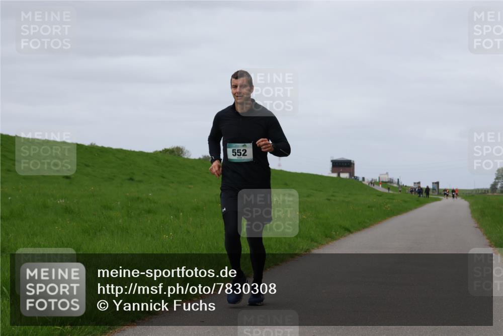 04.05.2025 - 8. Wedeler Halbmarathon Yannick Fuchs http://msf.ph/oto/7830308 04.05.2025 11:37:47 Laufen 552 meine-sportfotos.de