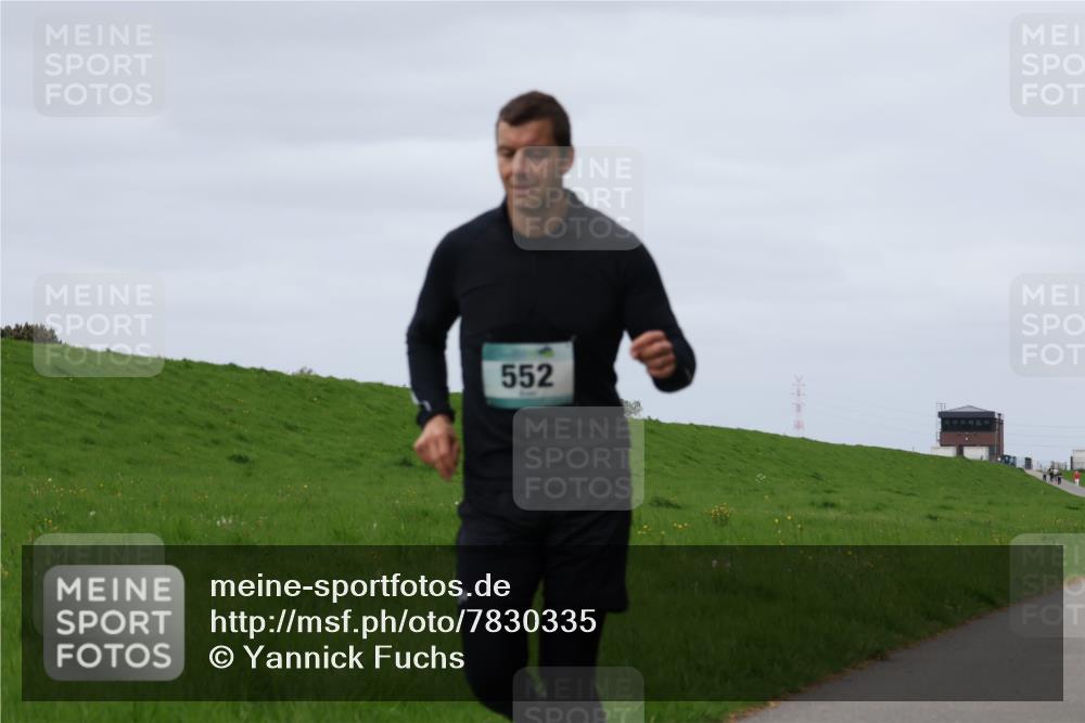 04.05.2025 - 8. Wedeler Halbmarathon Yannick Fuchs http://msf.ph/oto/7830335 04.05.2025 11:37:47 Laufen 552 meine-sportfotos.de