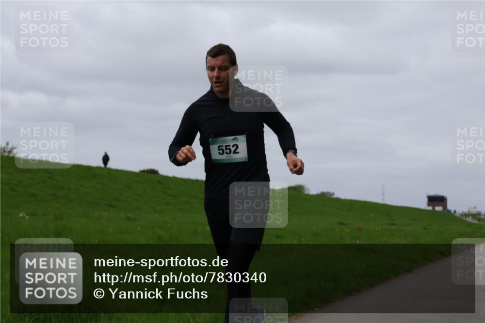 04.05.2025 - 8. Wedeler Halbmarathon Yannick Fuchs http://msf.ph/oto/7830340 04.05.2025 11:37:48 Laufen 552 meine-sportfotos.de