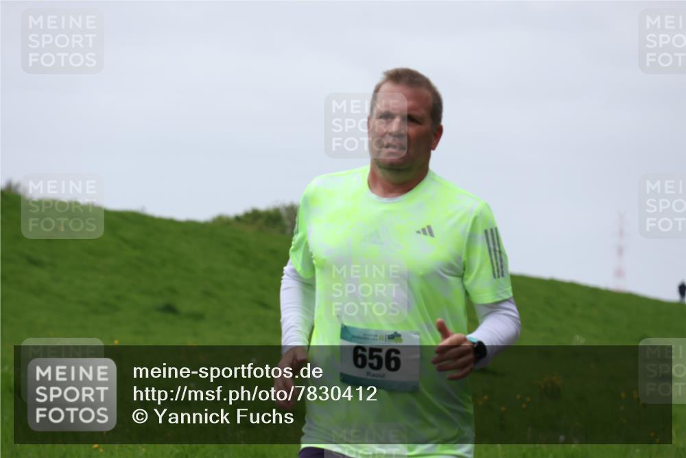 04.05.2025 - 8. Wedeler Halbmarathon Yannick Fuchs http://msf.ph/oto/7830412 04.05.2025 11:19:07 Laufen 656 meine-sportfotos.de