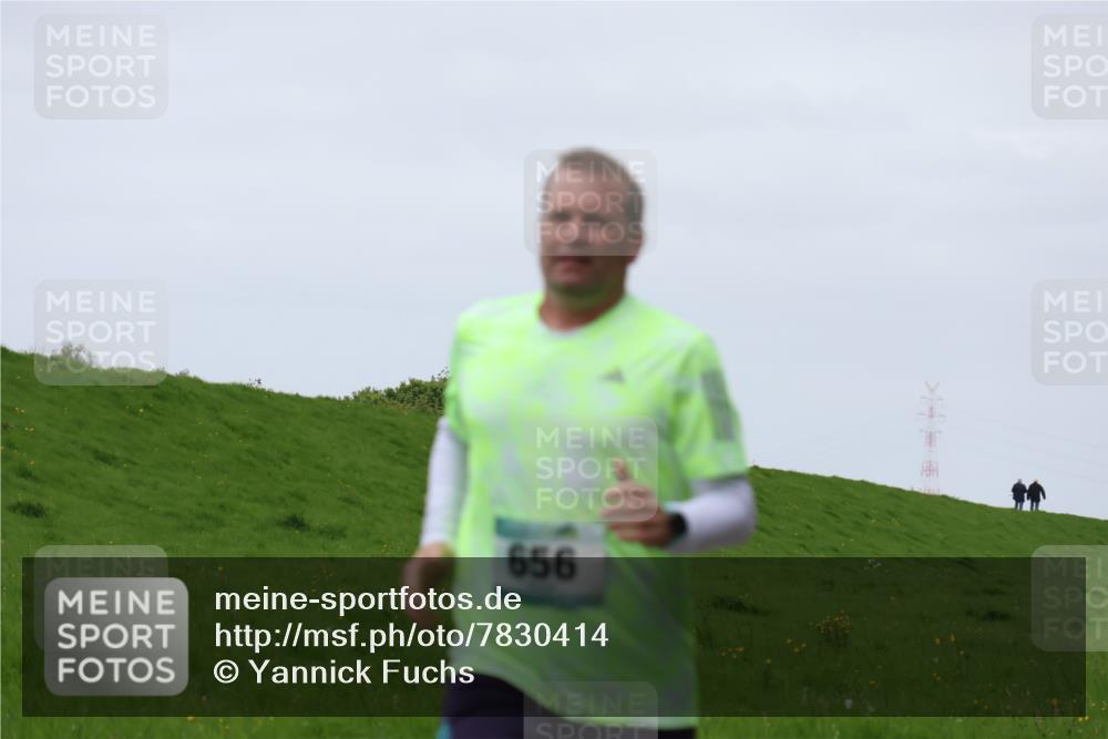 04.05.2025 - 8. Wedeler Halbmarathon Yannick Fuchs http://msf.ph/oto/7830414 04.05.2025 11:19:07 Laufen 656 meine-sportfotos.de