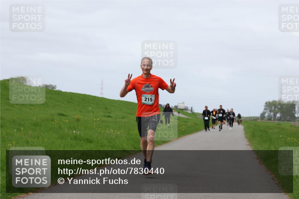 04.05.2025 - 8. Wedeler Halbmarathon Yannick Fuchs http://msf.ph/oto/7830440 04.05.2025 11:38:46 Laufen 215 meine-sportfotos.de