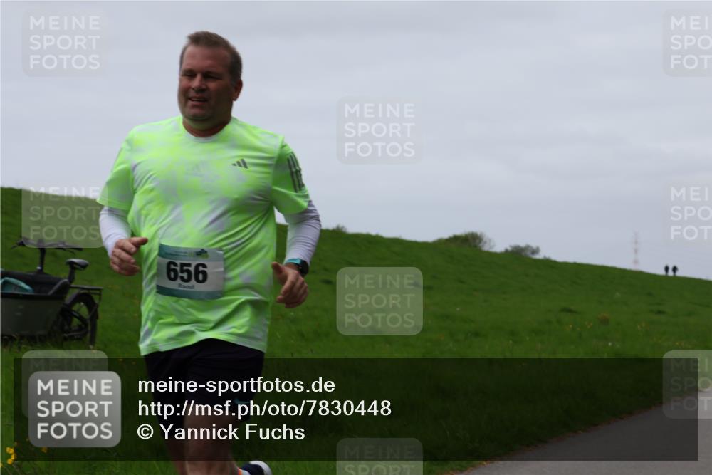 04.05.2025 - 8. Wedeler Halbmarathon Yannick Fuchs http://msf.ph/oto/7830448 04.05.2025 11:19:08 Laufen 656 meine-sportfotos.de