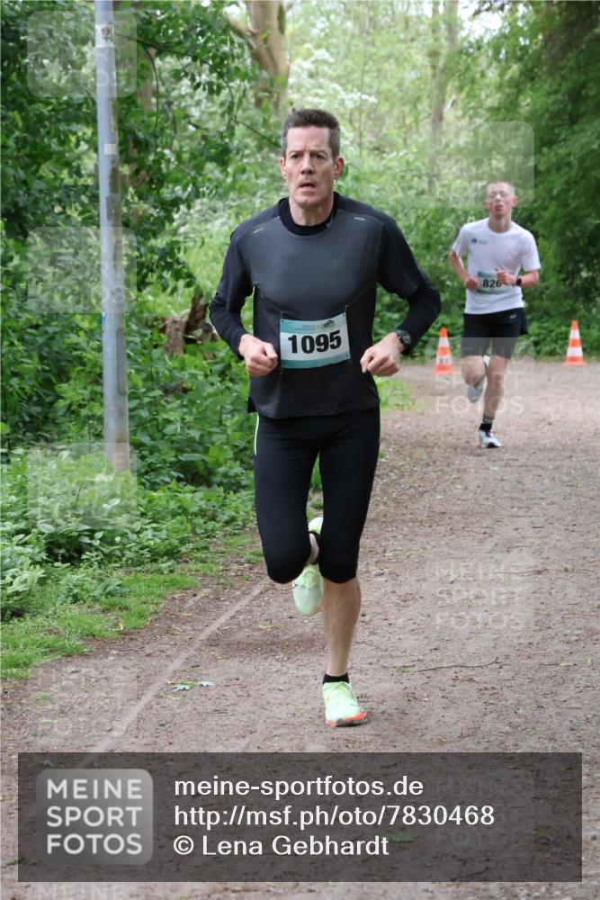 04.05.2025 - 8. Wedeler Halbmarathon Lena Gebhardt http://msf.ph/oto/7830468 04.05.2025 11:13:56 Laufen 1095, 826 meine-sportfotos.de