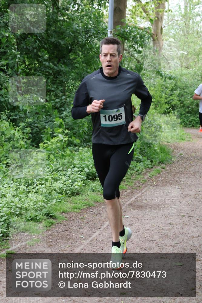 04.05.2025 - 8. Wedeler Halbmarathon Lena Gebhardt http://msf.ph/oto/7830473 04.05.2025 11:13:57 Laufen 1095 meine-sportfotos.de