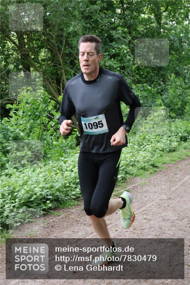 04.05.2025 - 8. Wedeler Halbmarathon Lena Gebhardt http://msf.ph/oto/7830479 04.05.2025 11:13:58 Laufen 1095 meine-sportfotos.de