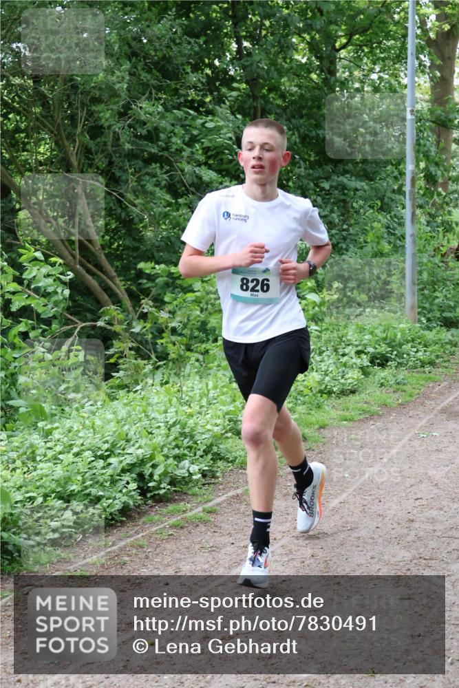 04.05.2025 - 8. Wedeler Halbmarathon Lena Gebhardt http://msf.ph/oto/7830491 04.05.2025 11:14:00 Laufen 826 meine-sportfotos.de