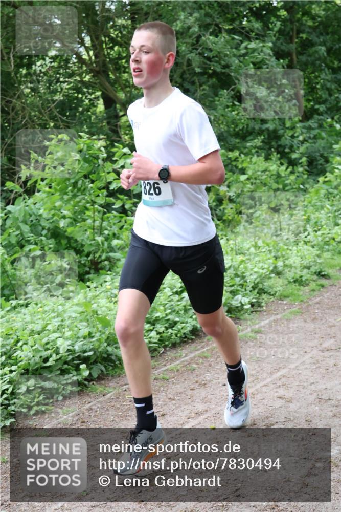 04.05.2025 - 8. Wedeler Halbmarathon Lena Gebhardt http://msf.ph/oto/7830494 04.05.2025 11:14:00 Laufen 826 meine-sportfotos.de