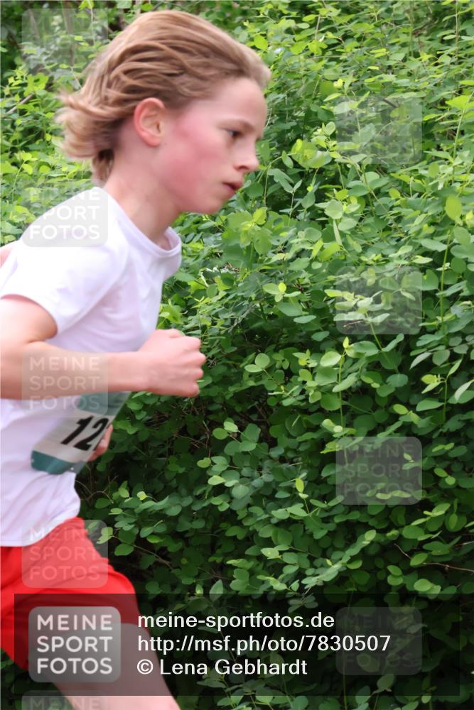 04.05.2025 - 8. Wedeler Halbmarathon Lena Gebhardt http://msf.ph/oto/7830507 04.05.2025 11:14:25 Laufen 12 meine-sportfotos.de