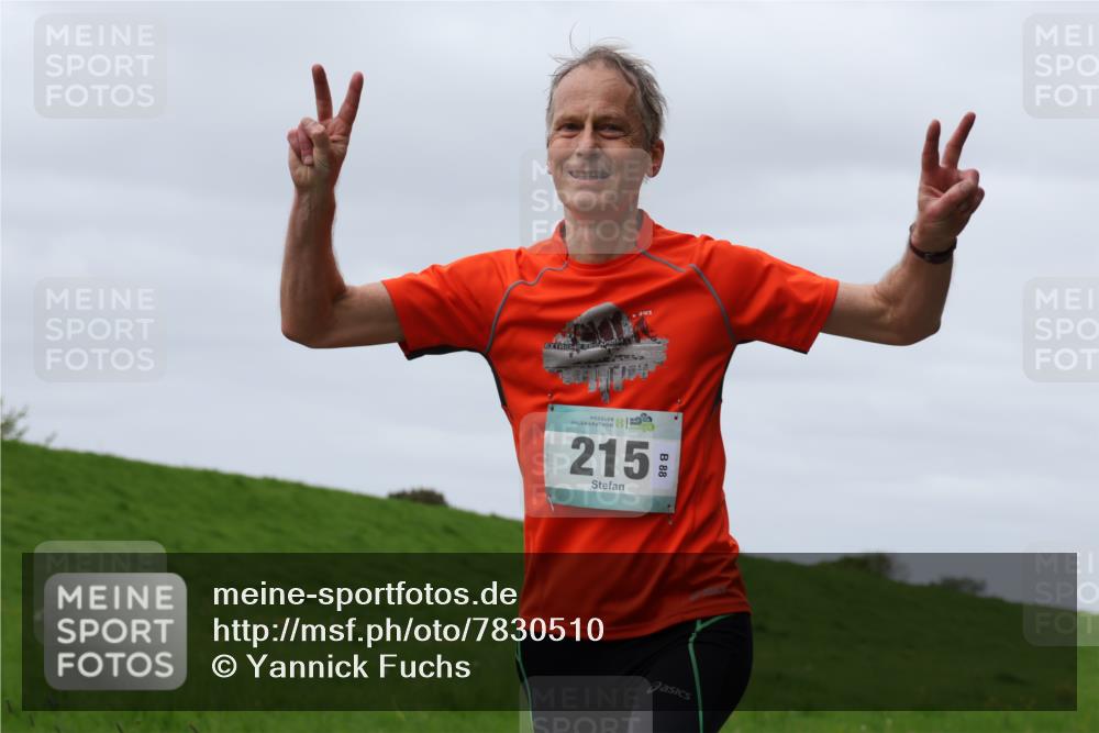 04.05.2025 - 8. Wedeler Halbmarathon Yannick Fuchs http://msf.ph/oto/7830510 04.05.2025 11:38:49 Laufen 215 meine-sportfotos.de