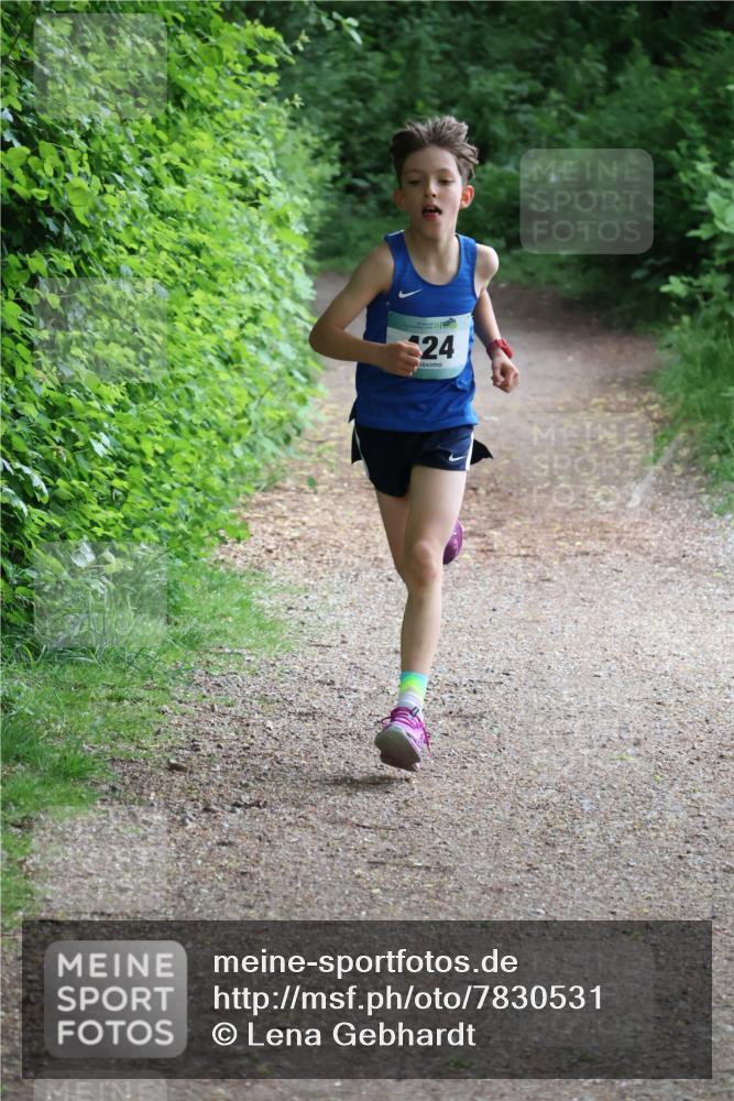 04.05.2025 - 8. Wedeler Halbmarathon Lena Gebhardt http://msf.ph/oto/7830531 04.05.2025 11:14:43 Laufen 24 meine-sportfotos.de