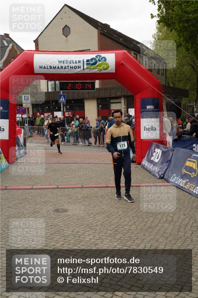 04.05.2025 - 8. Wedeler Halbmarathon Felixshl http://msf.ph/oto/7830549 04.05.2025 12:10:12 Ziel 173, 179 meine-sportfotos.de