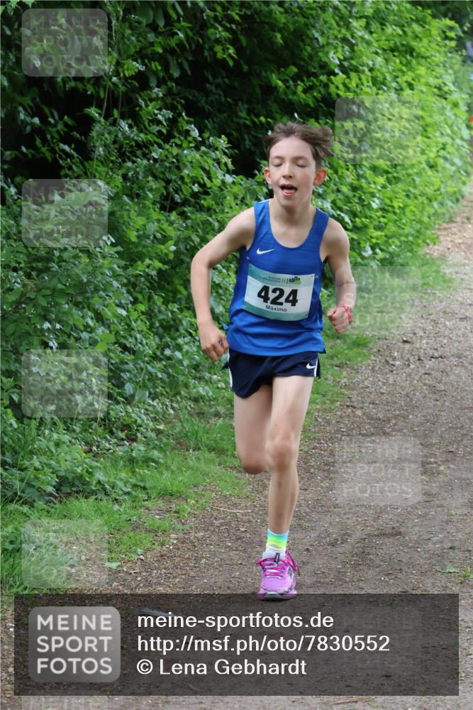 04.05.2025 - 8. Wedeler Halbmarathon Lena Gebhardt http://msf.ph/oto/7830552 04.05.2025 11:14:44 Laufen 6, 424 meine-sportfotos.de