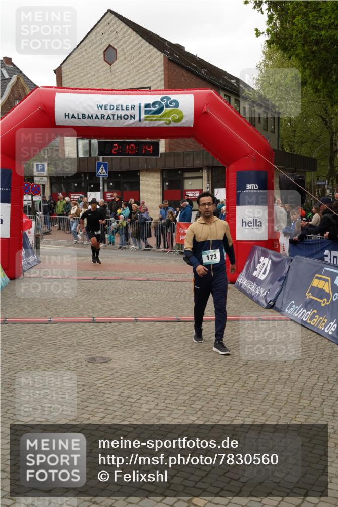 04.05.2025 - 8. Wedeler Halbmarathon Felixshl http://msf.ph/oto/7830560 04.05.2025 12:10:12 Ziel 173, 179 meine-sportfotos.de