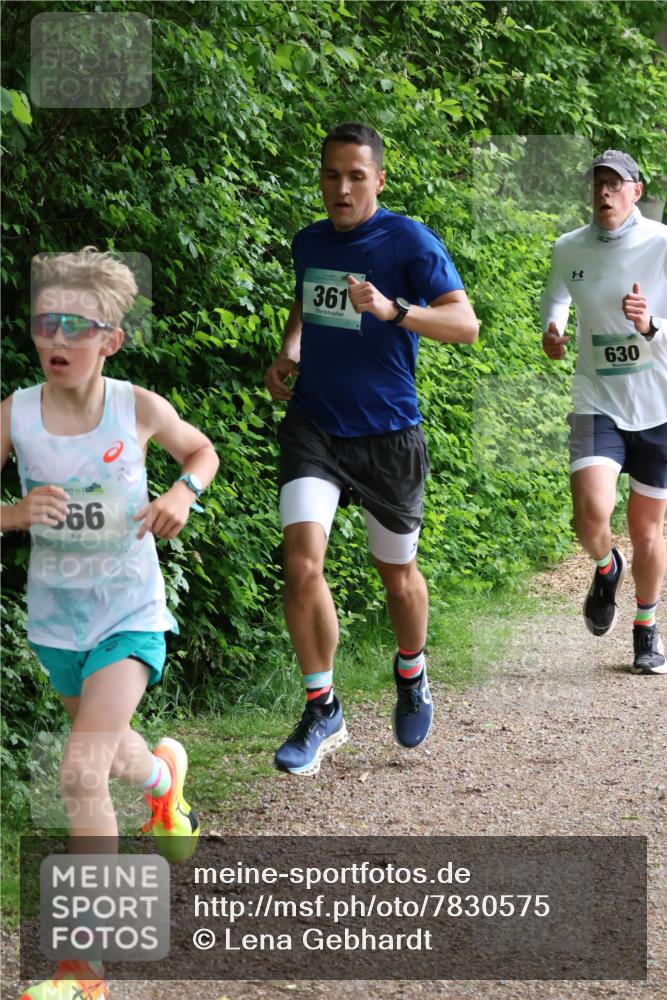 04.05.2025 - 8. Wedeler Halbmarathon Lena Gebhardt http://msf.ph/oto/7830575 04.05.2025 11:14:51 Laufen 566, 361, 630 meine-sportfotos.de