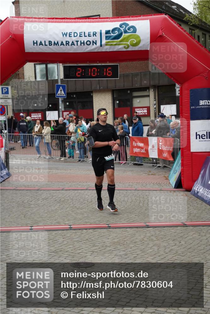 04.05.2025 - 8. Wedeler Halbmarathon Felixshl http://msf.ph/oto/7830604 04.05.2025 12:10:14 Ziel 173, 179 meine-sportfotos.de