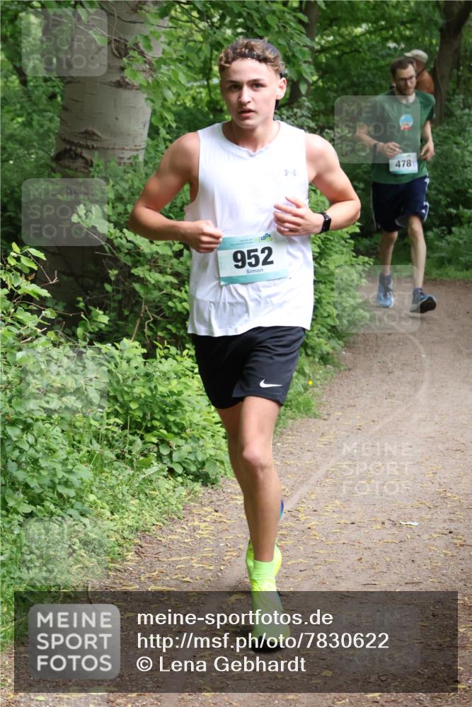 04.05.2025 - 8. Wedeler Halbmarathon Lena Gebhardt http://msf.ph/oto/7830622 04.05.2025 11:15:03 Laufen 952, 478 meine-sportfotos.de