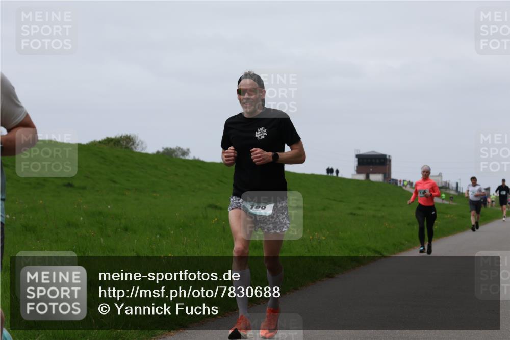 04.05.2025 - 8. Wedeler Halbmarathon Yannick Fuchs http://msf.ph/oto/7830688 04.05.2025 11:19:27 Laufen 188 meine-sportfotos.de